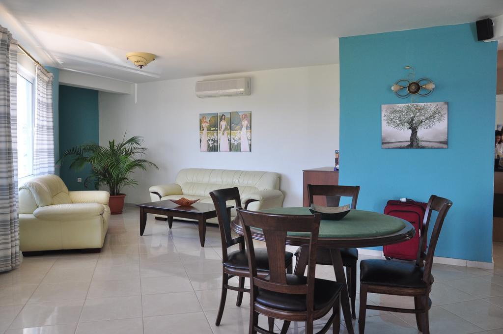 פלקסטרון Castri Village Hotel מראה חיצוני תמונה
